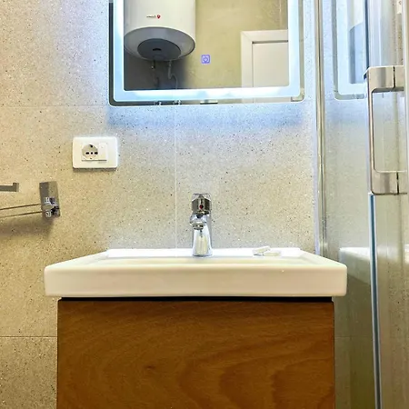 The Melting Horizon Golem (Tirana)