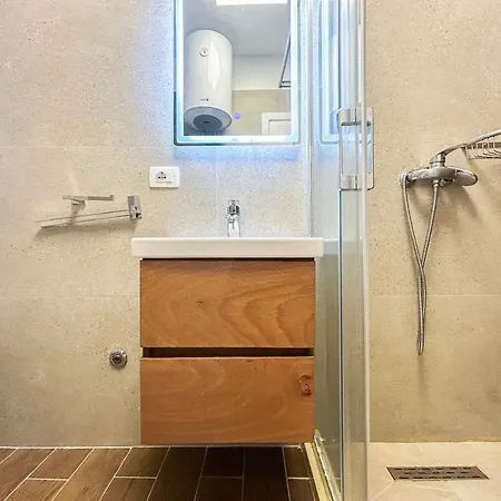 The Melting Horizon Apartament Golem (Tirana)