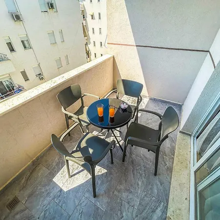 The Melting Horizon Apartament Golem (Tirana)