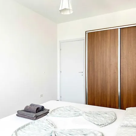 Apartament The Melting Horizon Golem (Tirana)