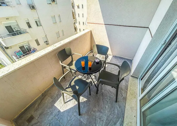 The Melting Horizon Appartement Golem (Tirana)